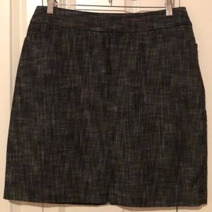 2/$20⭐️Dress barn dark grey woven skirt w/ pockets